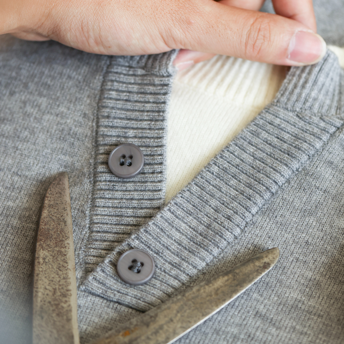 美式休閒假兩件拼接V領針織衫男羊毛絨老錢風抗起球毛衣