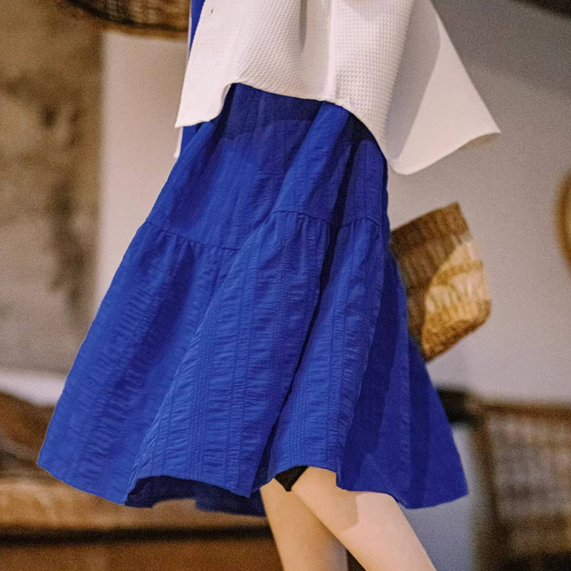 解構感褶皺泡泡紗吊帶連衣裙克萊因藍冷淡系大擺A字裙子夏女