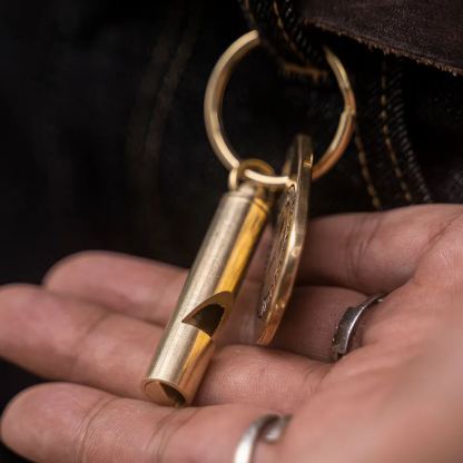 黄铜好运牌黄铜军哨钥匙扣金属机车钥扣摩托车挂件-Retro's Wear