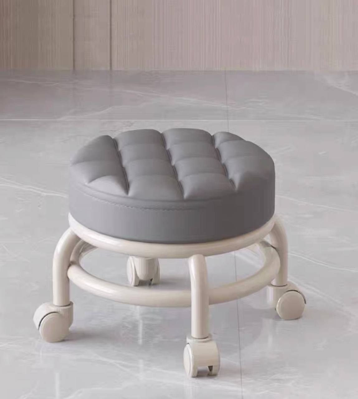 MiniMover Portable Stool • Movable chair • Low stool • Mini stool with wheels