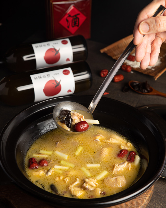 Confinement dish: recipe for yellow wine chicken. Hakka rice wine, chinese culinary wine. 
