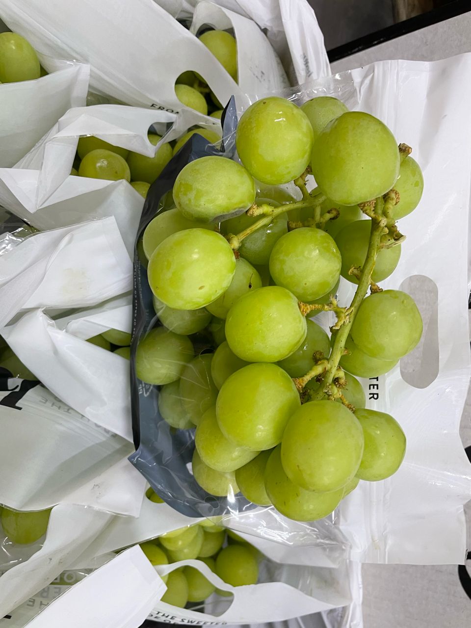 Aus Autumn Crisp Green Seedless Grapes (1 kg)