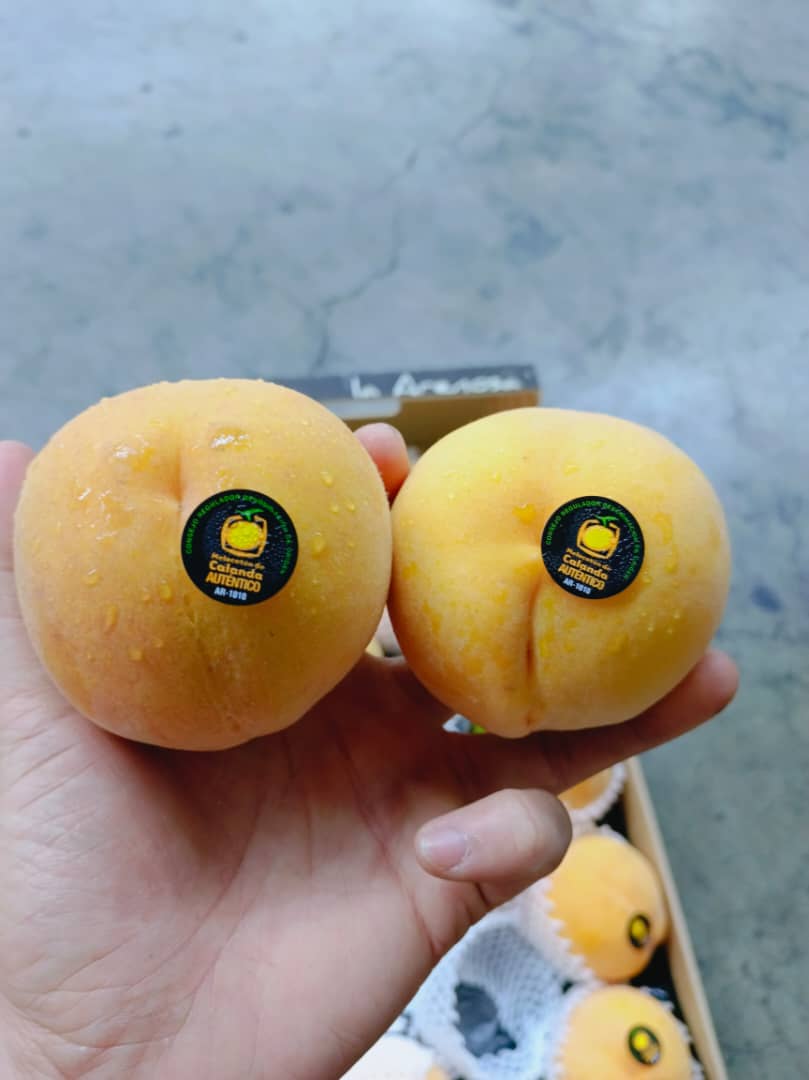 Spain Yellow Peach ( 2 pcs )