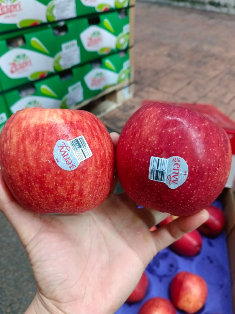 US Envy Red Apples  (2 pcs)