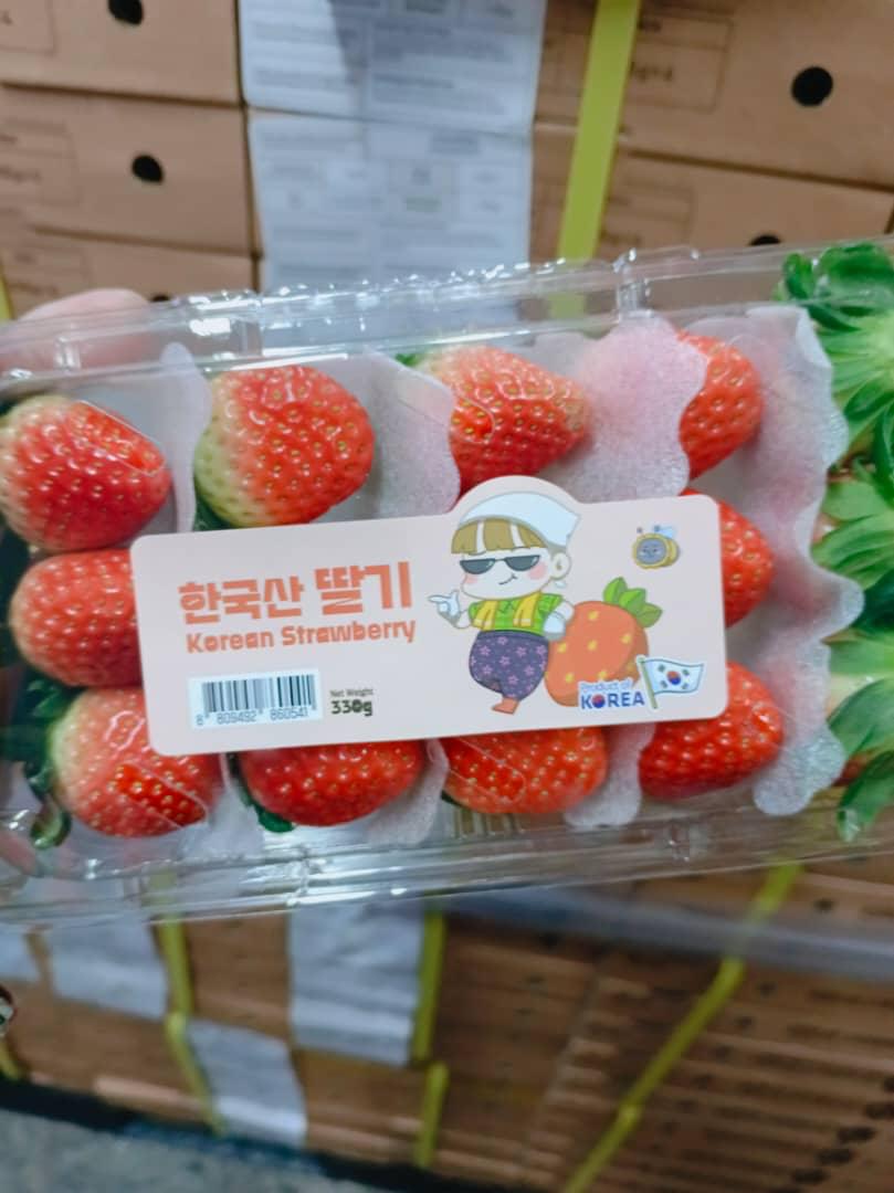 Korean Strawberry XXL Size 330g