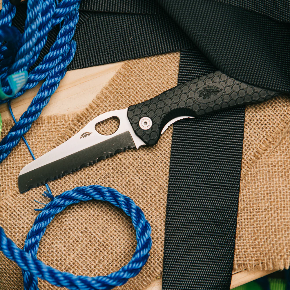 Honey Badger - Rescue Knife | Serrated Sheepsfoot EDC