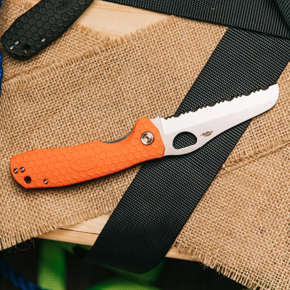 Honey Badger - Rescue Knife | Serrated Sheepsfoot EDC