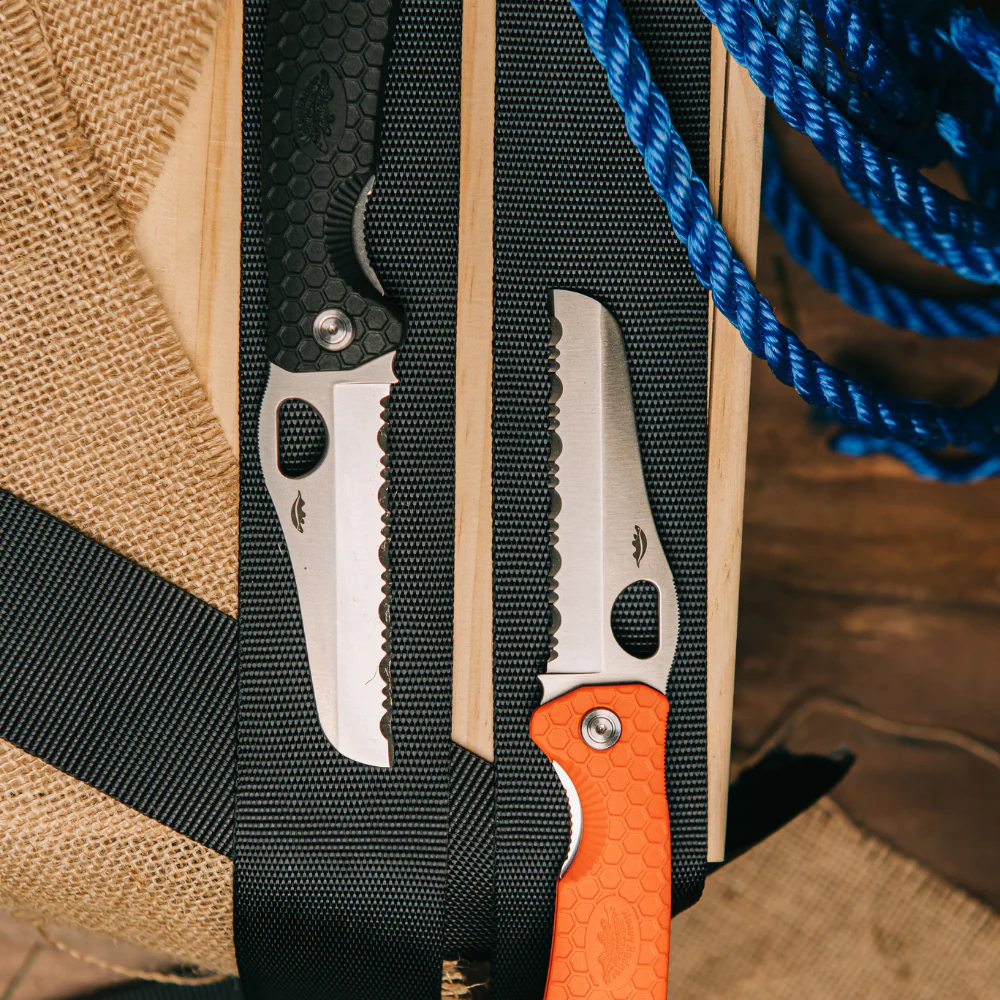 Honey Badger - Rescue Knife | Serrated Sheepsfoot EDC