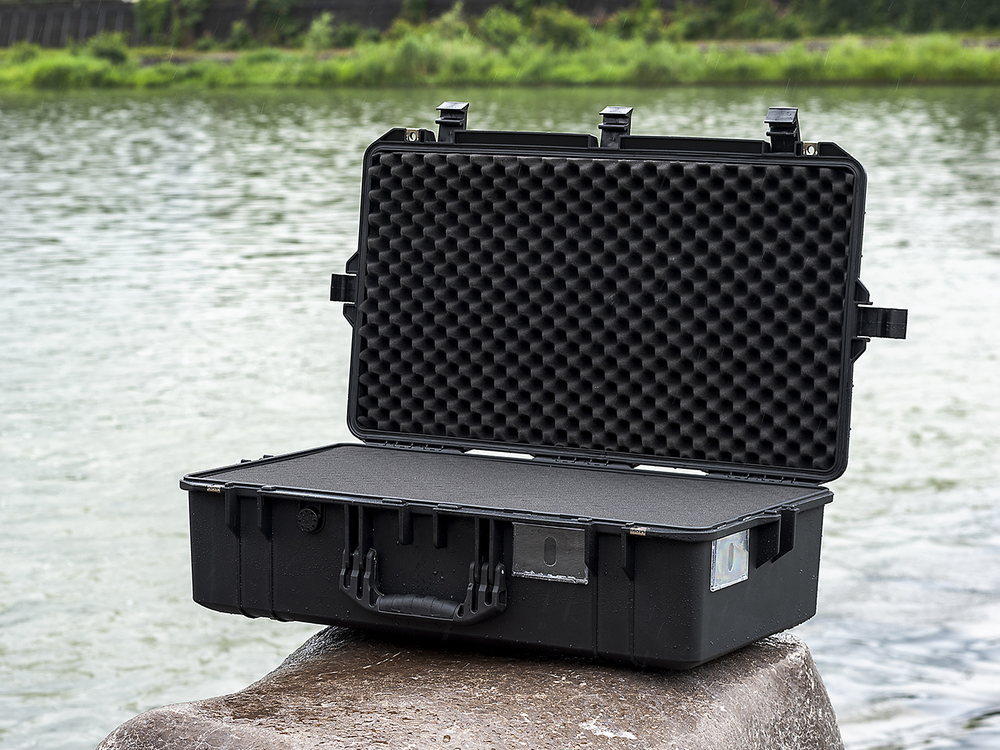 Black Stealth - Hard Case 1605