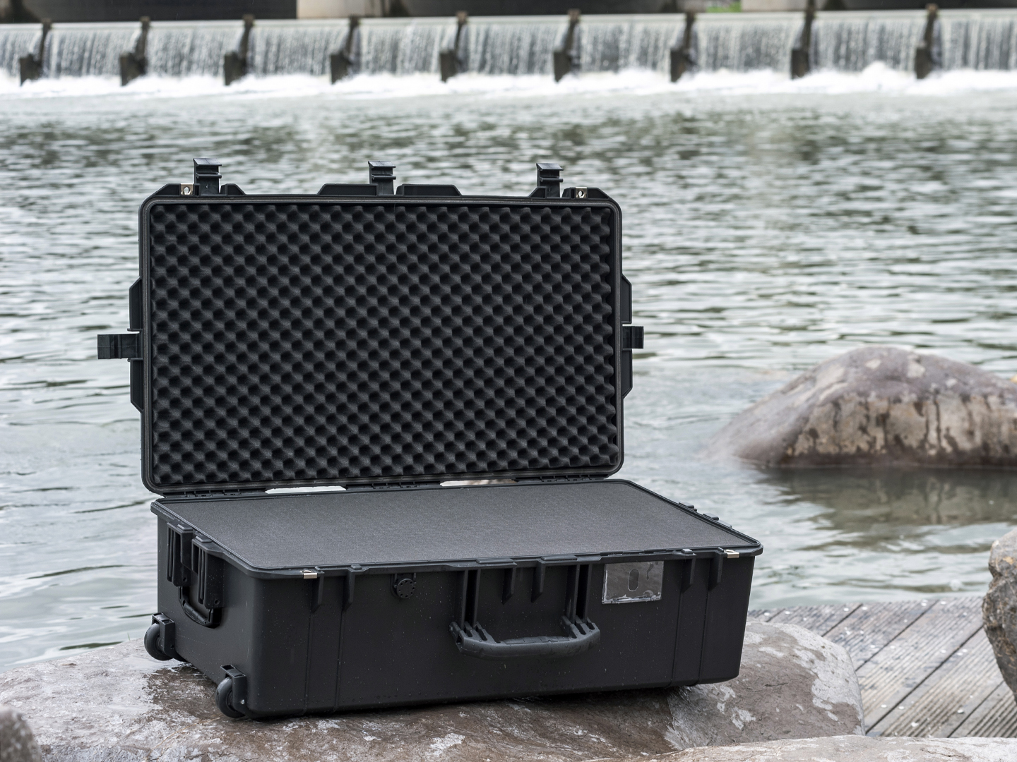 Black Stealth - Hard Case 1615