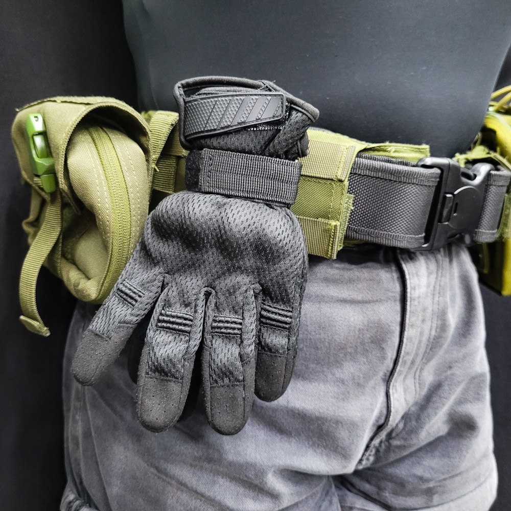 Multiuse Glove / Paracord Clip Holder