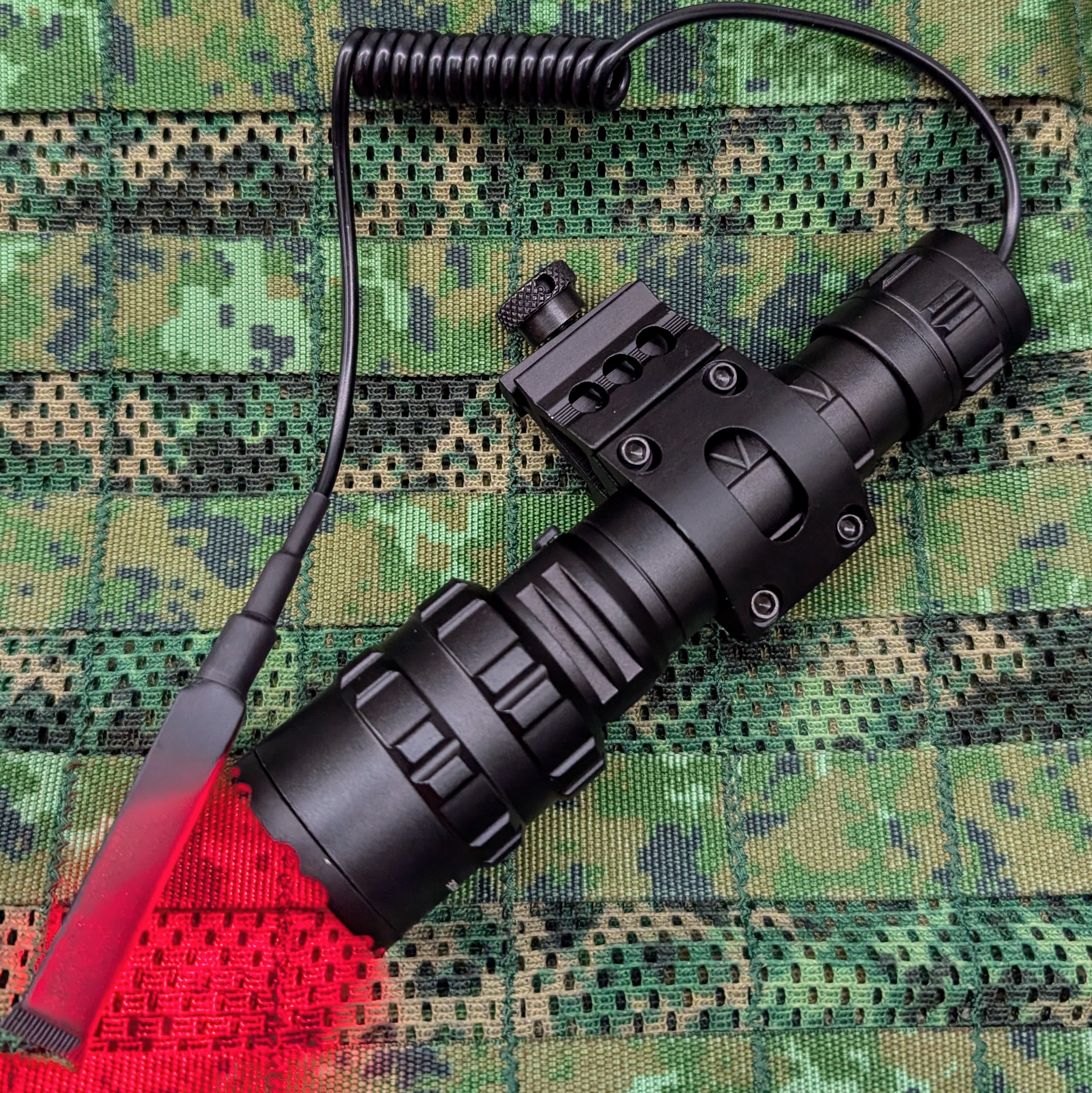 Tactical Multi Colour Flashlight with Weapon Mount