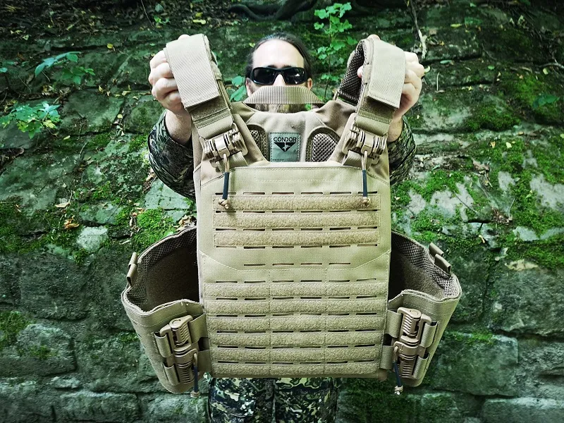 コンドル　プレキャリ VANQUISH RS PLATE CARRIER Condor Vanquish RS Plate Carrier