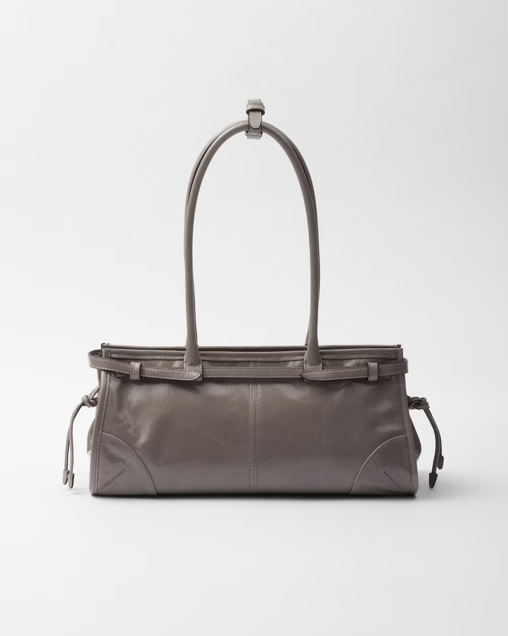 Medium leather handbag