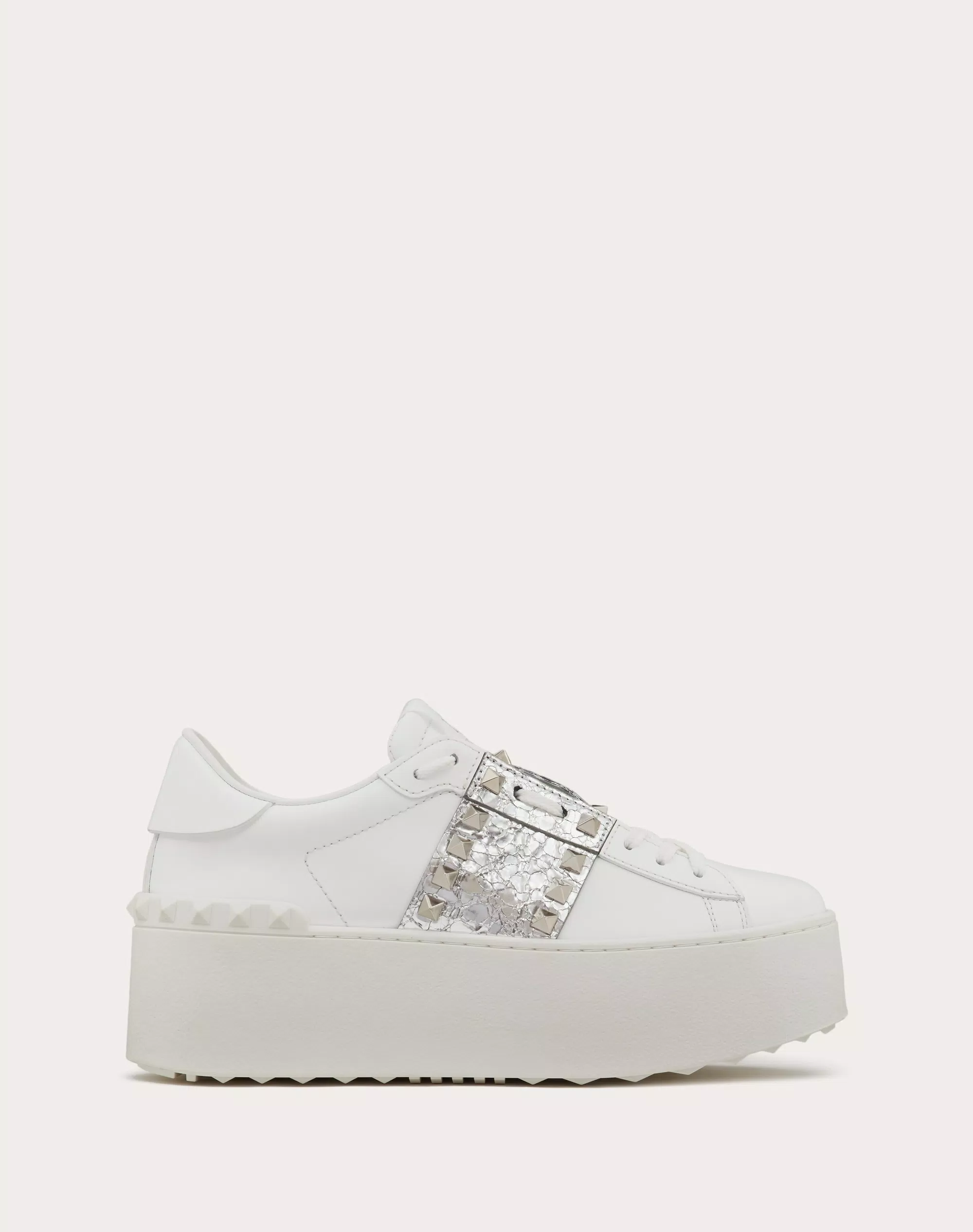 ROCKSTUD UNTITLED FLATFORM SNEAKER IN CALFSKIN WITH METALLIC CRACKLE-EFFECT BAND
