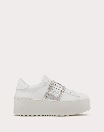 ROCKSTUD UNTITLED FLATFORM SNEAKER IN CALFSKIN WITH METALLIC CRACKLE-EFFECT BAND