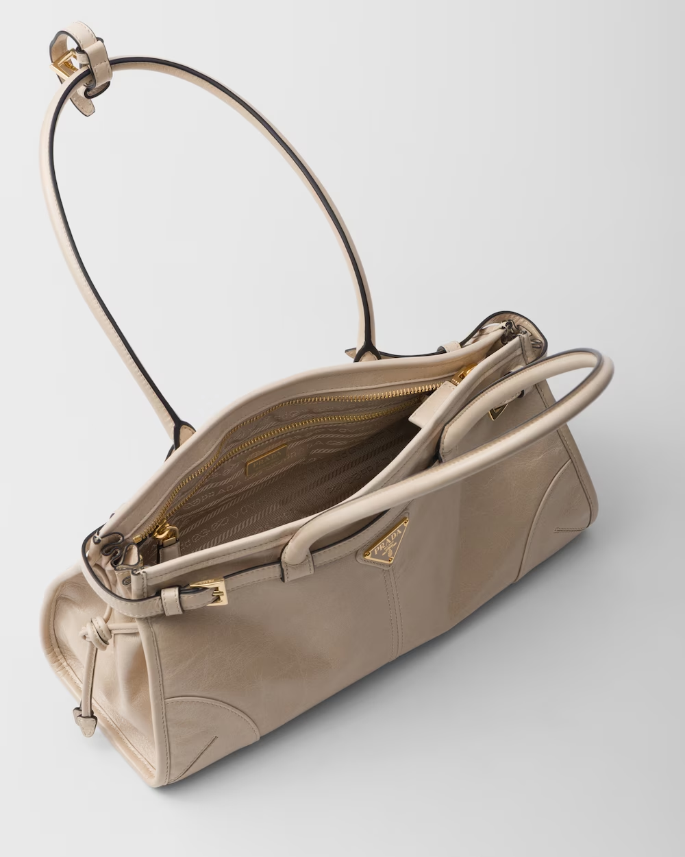 Medium leather handbag