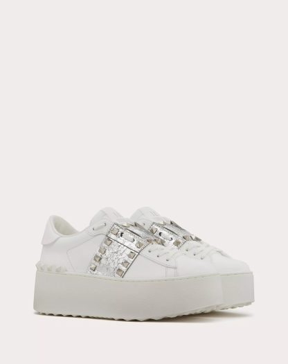 ROCKSTUD UNTITLED FLATFORM SNEAKER IN CALFSKIN WITH METALLIC CRACKLE-EFFECT BAND