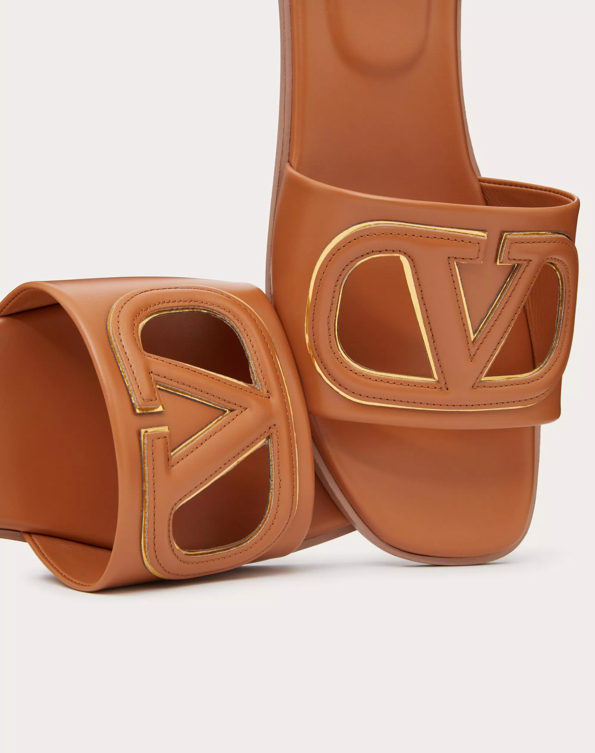VLOGO CUT-OUT CALFSKIN SLIDE SANDAL