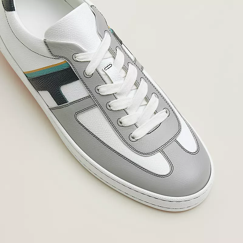 Boomerang sneaker