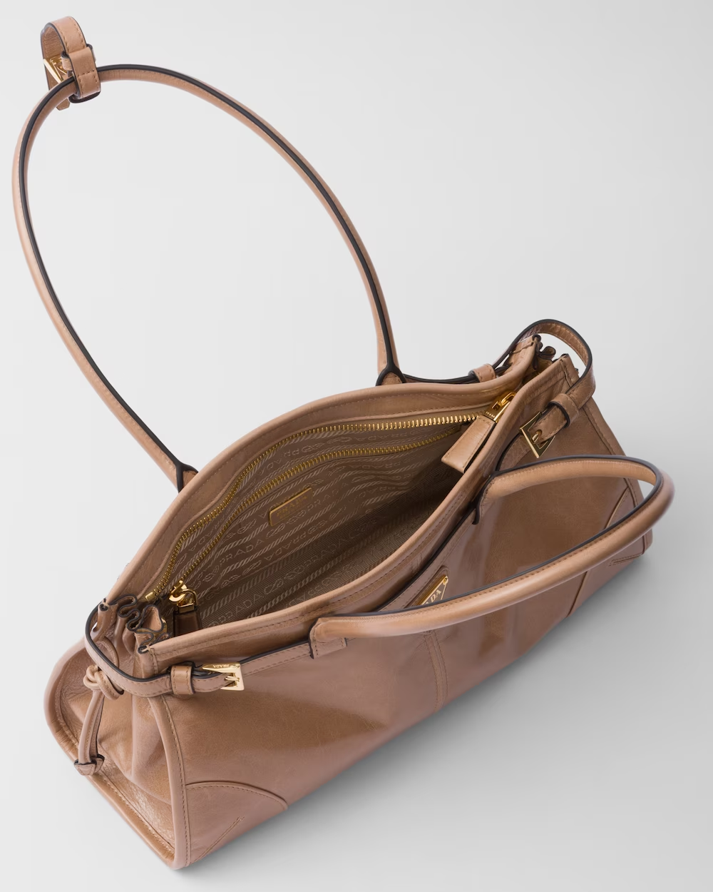 Medium leather handbag