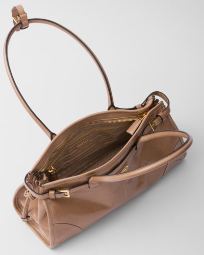 Medium leather handbag