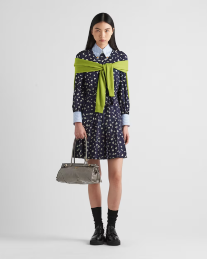 Medium leather handbag