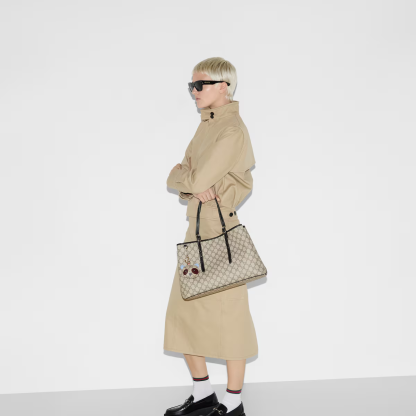 GG EMBLEM MEDIUM TOTE BAG