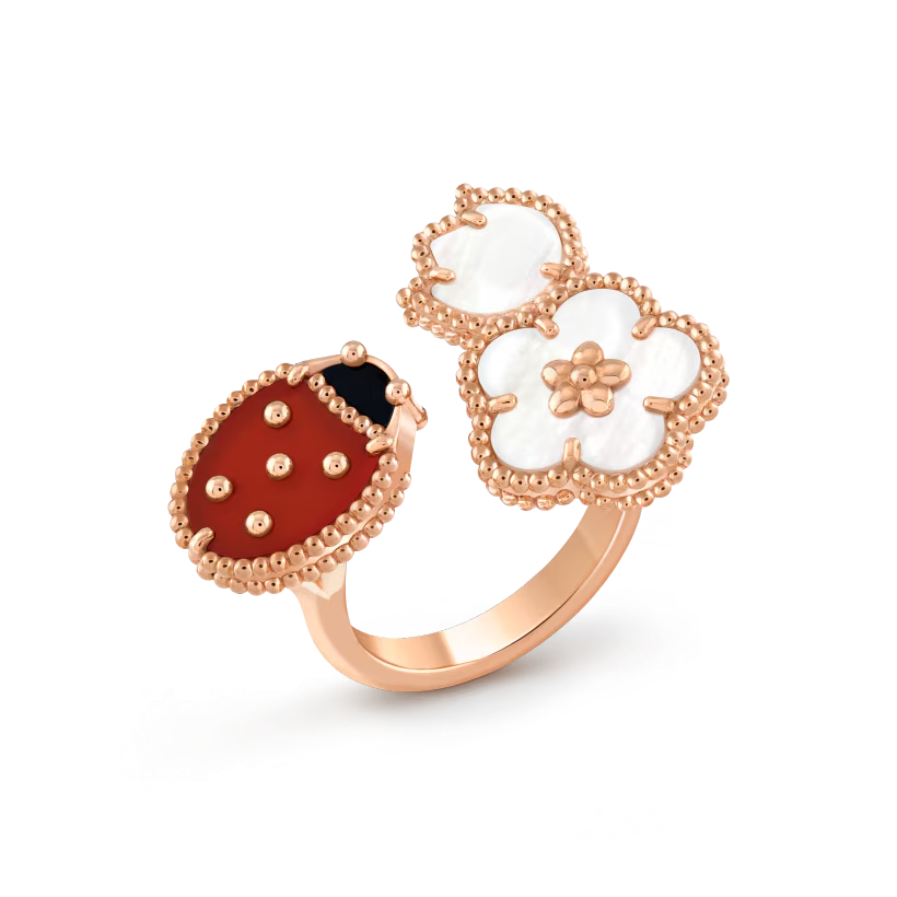 Lucky Spring Between the Finger ring