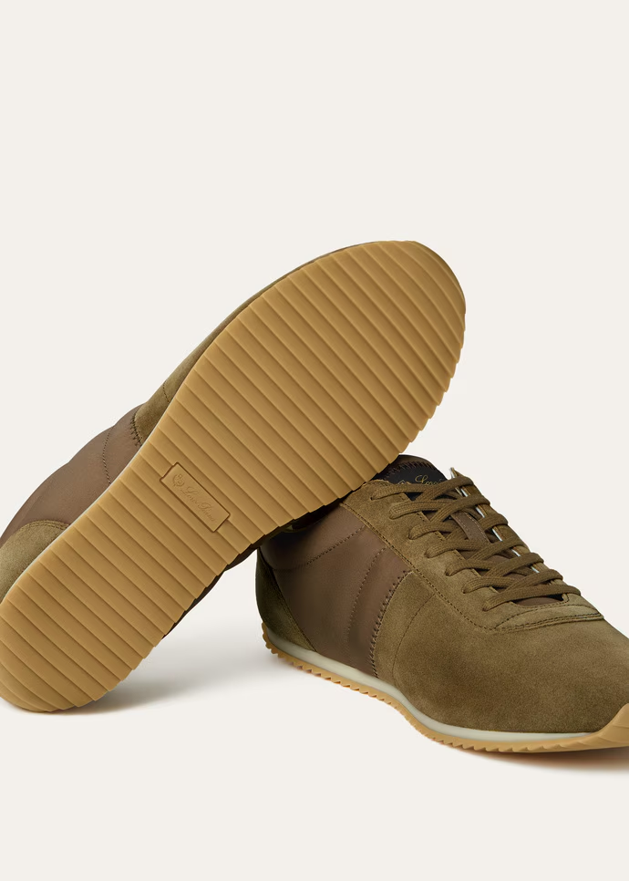 Fast Walk Sneaker