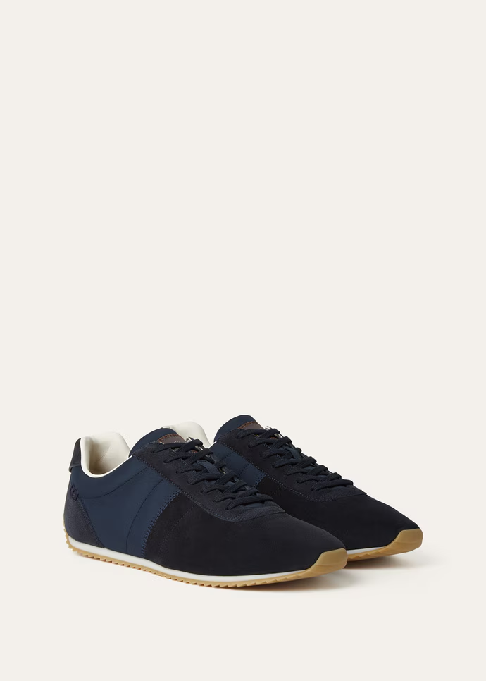 Fast Walk Sneaker