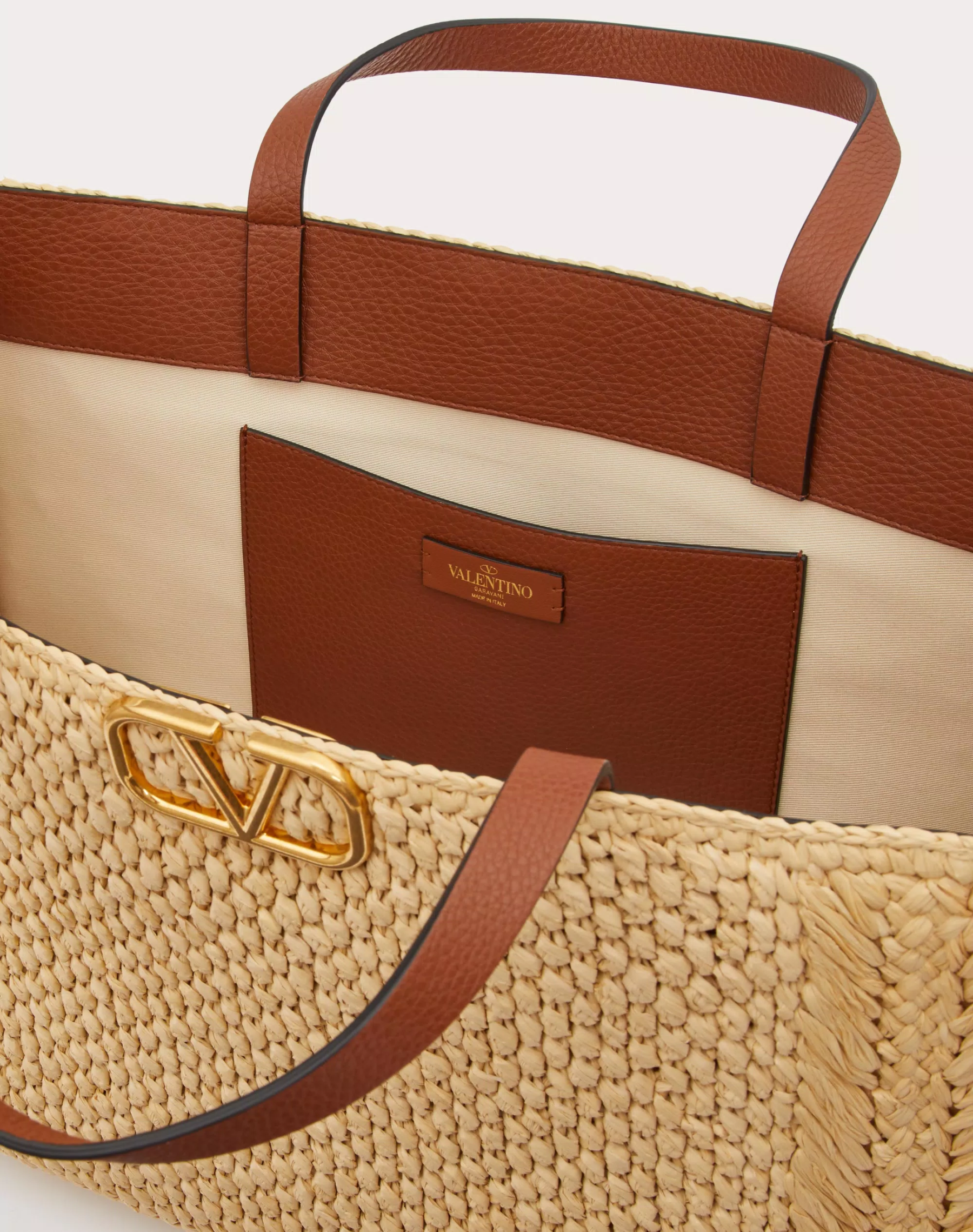 VLOGO SIGNATURE RAFFIA HANDBAG