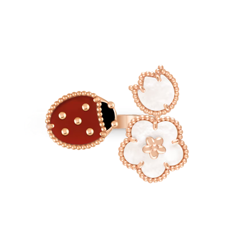 Lucky Spring Between the Finger ring