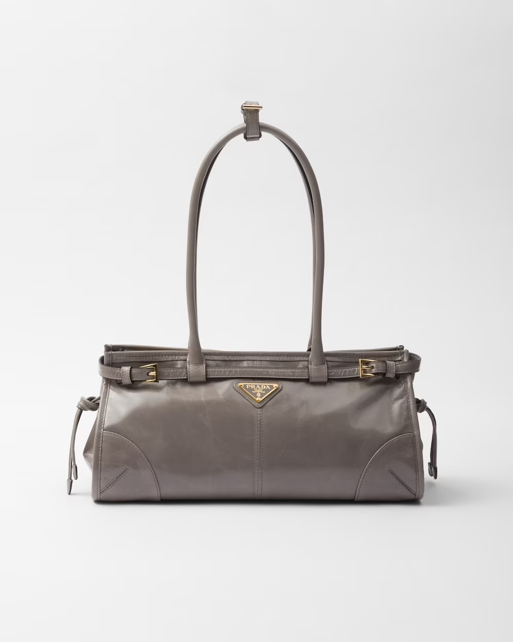 Medium leather handbag
