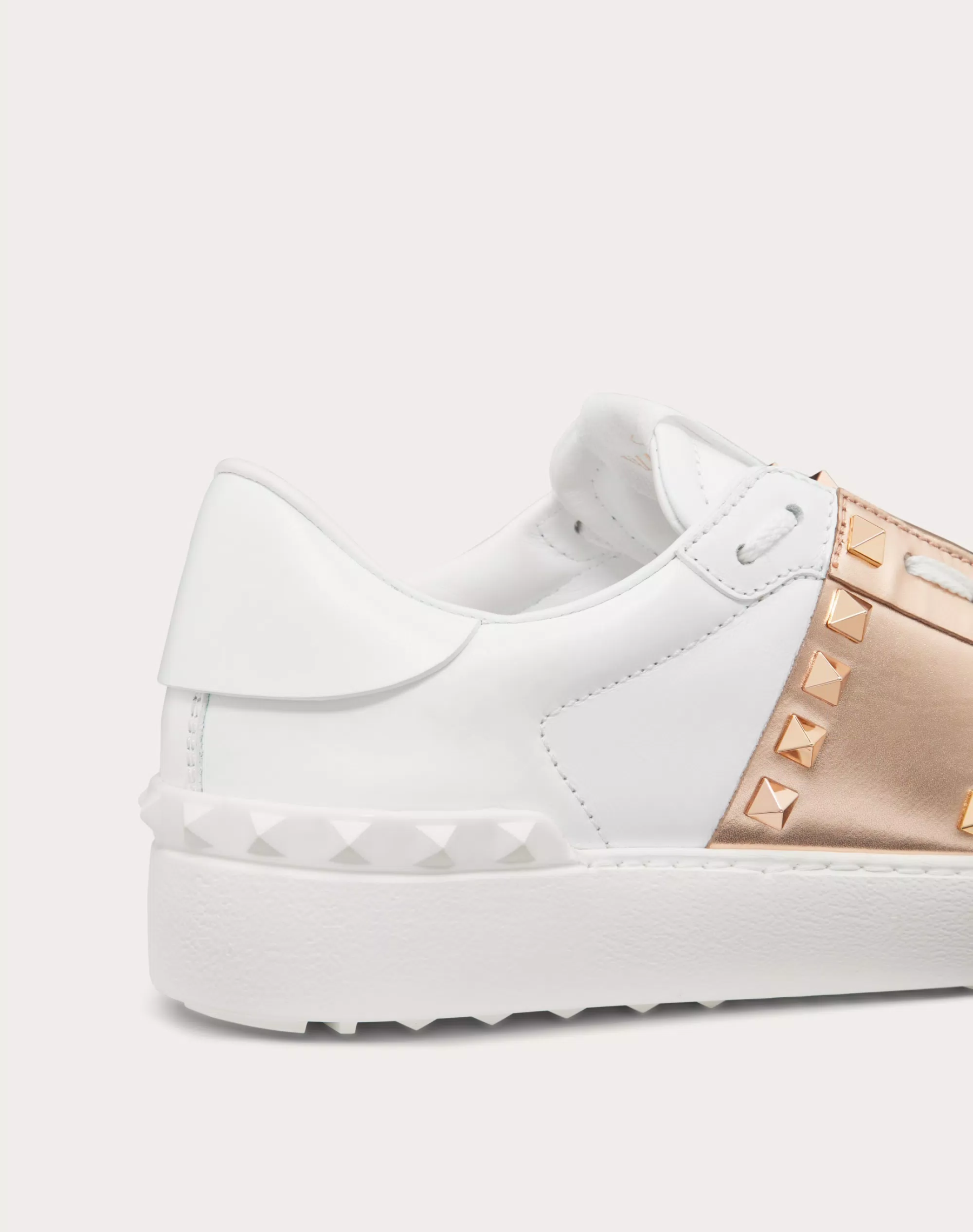 ROCKSTUD UNTITLED SNEAKER IN CALFSKIN LEATHER WITH METALLIC STRIPE