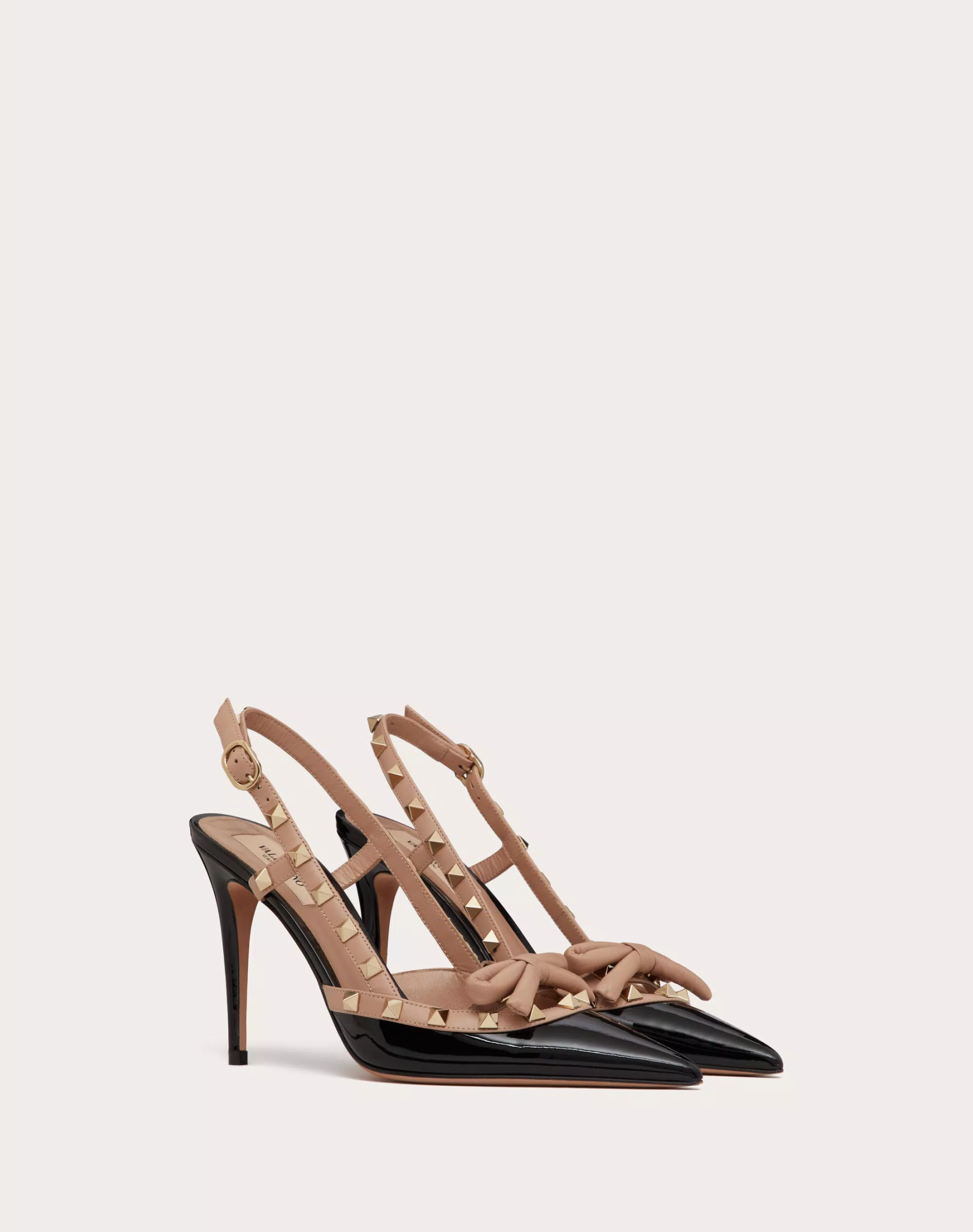 ROCKSTUD BOW SLINGBACK PATENT LEATHER PUMP 100MM
