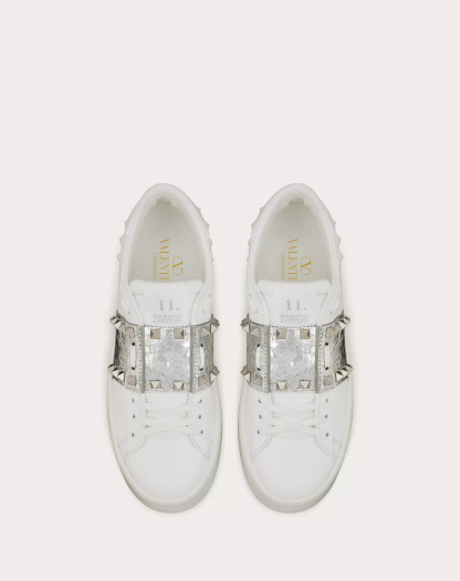 ROCKSTUD UNTITLED FLATFORM SNEAKER IN CALFSKIN WITH METALLIC CRACKLE-EFFECT BAND