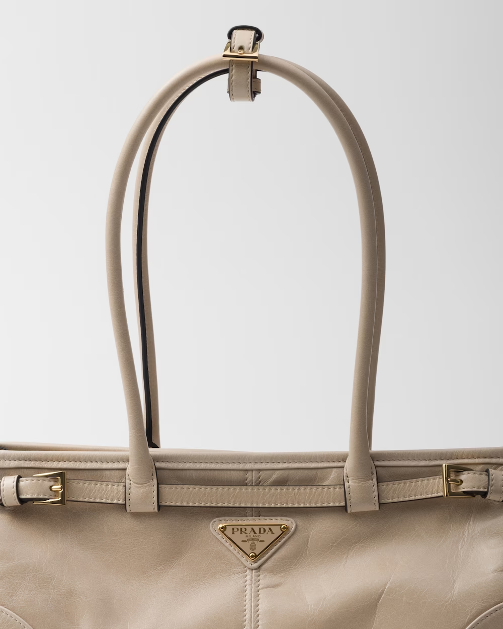 Medium leather handbag