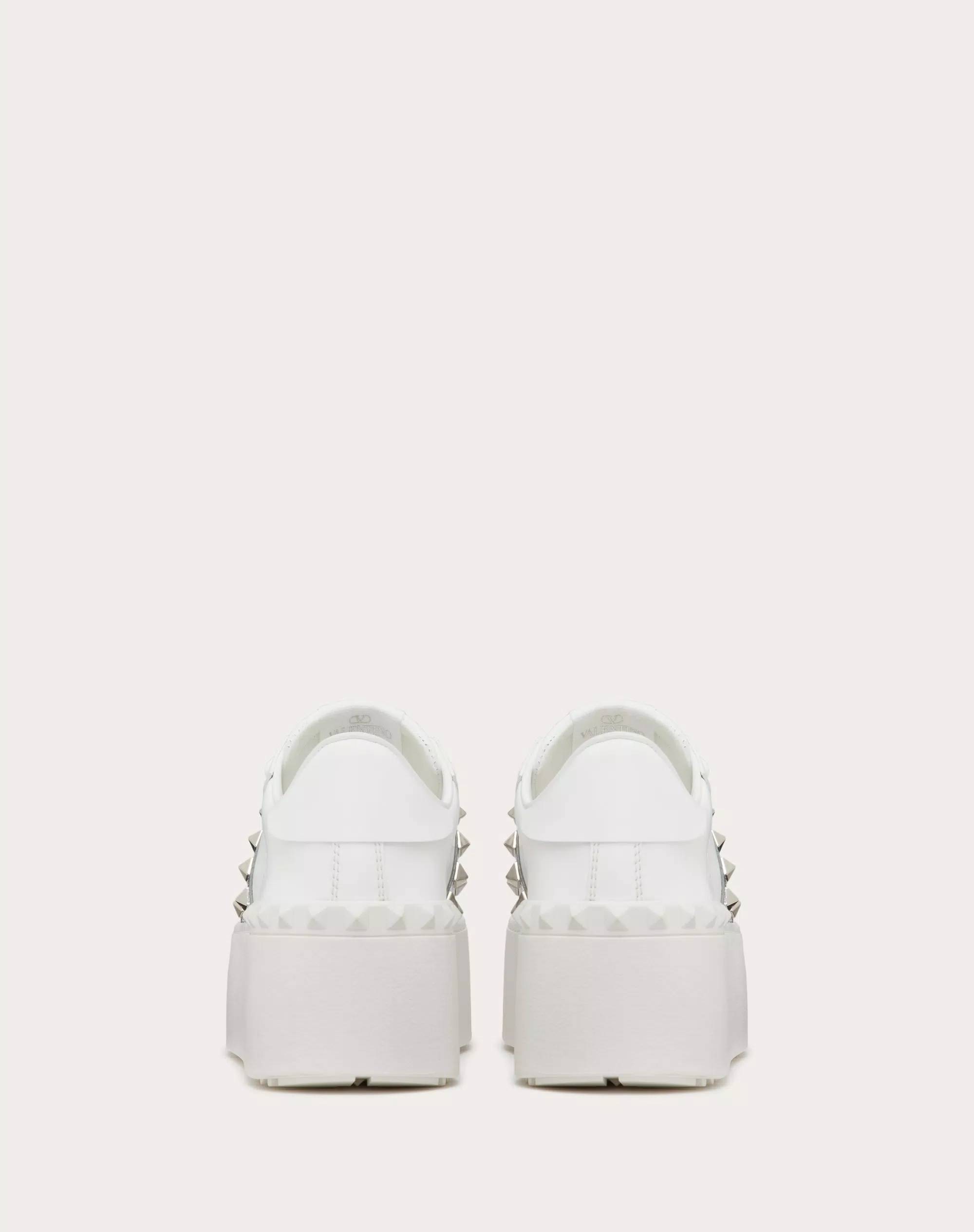 ROCKSTUD UNTITLED FLATFORM SNEAKER IN CALFSKIN WITH METALLIC CRACKLE-EFFECT BAND