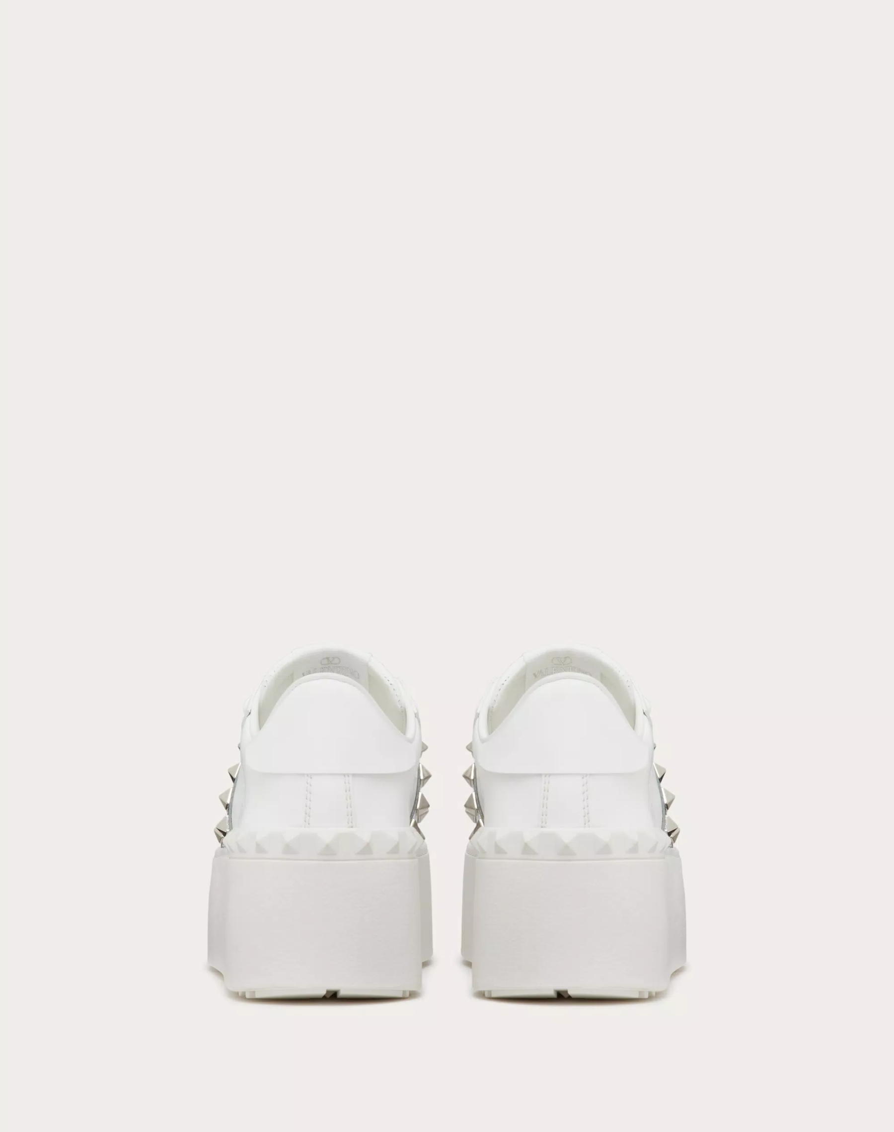 ROCKSTUD UNTITLED FLATFORM SNEAKER IN CALFSKIN WITH METALLIC CRACKLE-EFFECT BAND