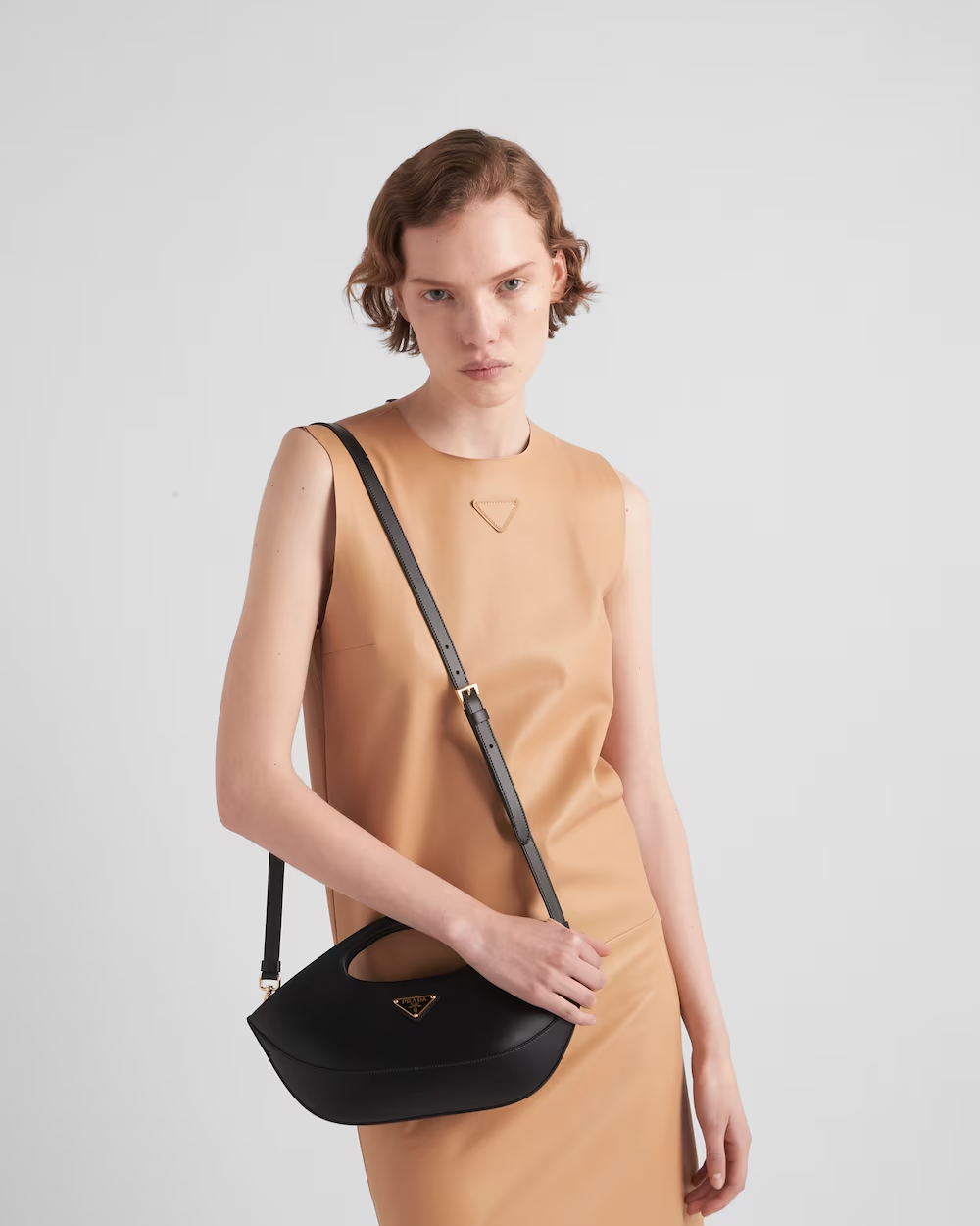 Medium leather handbag