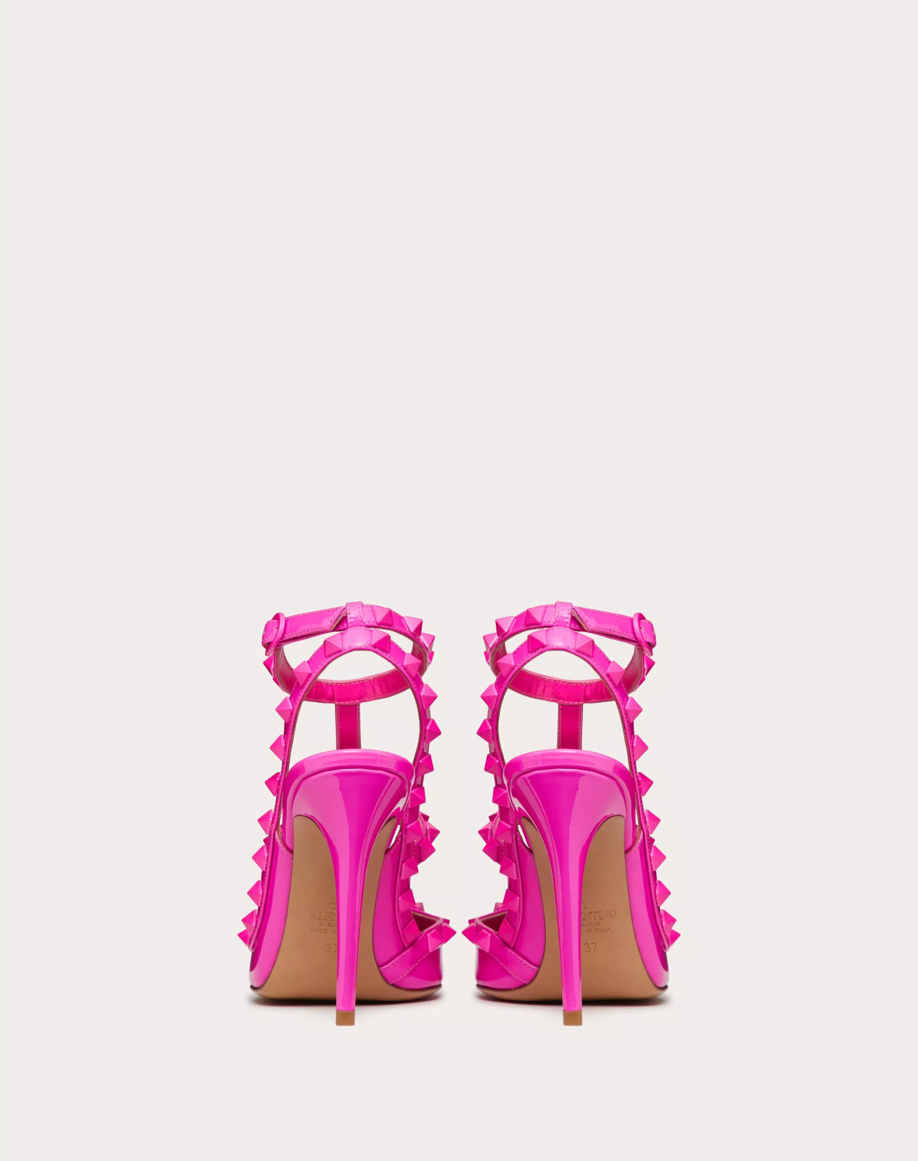 ROCKSTUD ANKLE STRAP PATENT-LEATHER PUMP WITH TONAL STUDS 100 MM