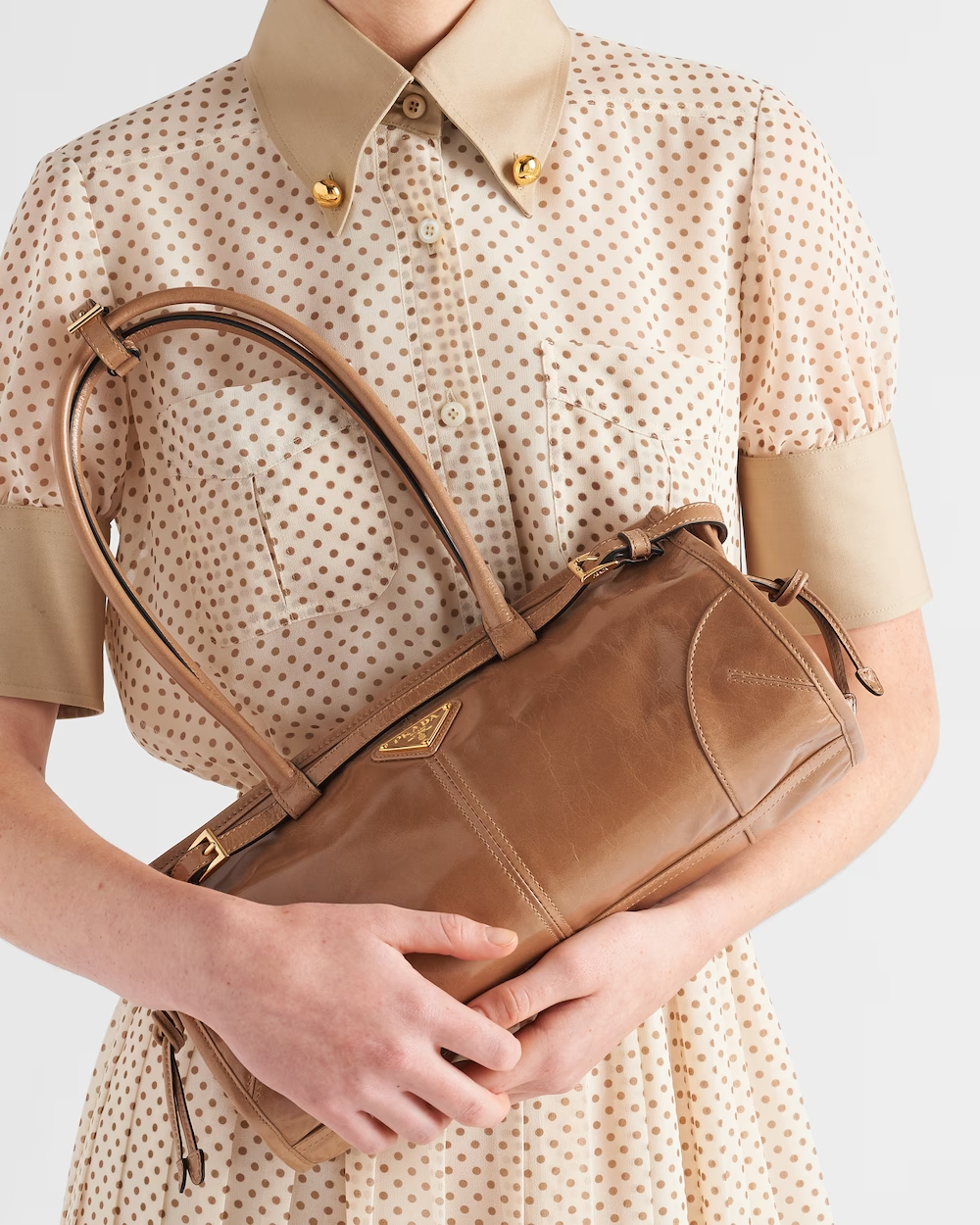 Medium leather handbag