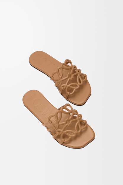 Petal Anagram slide in calfskin