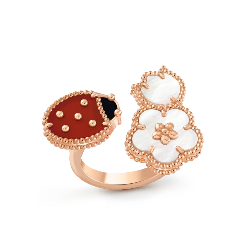 Lucky Spring Between the Finger ring