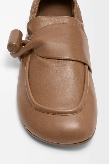 Toggle loafer in shiny smooth calfskin