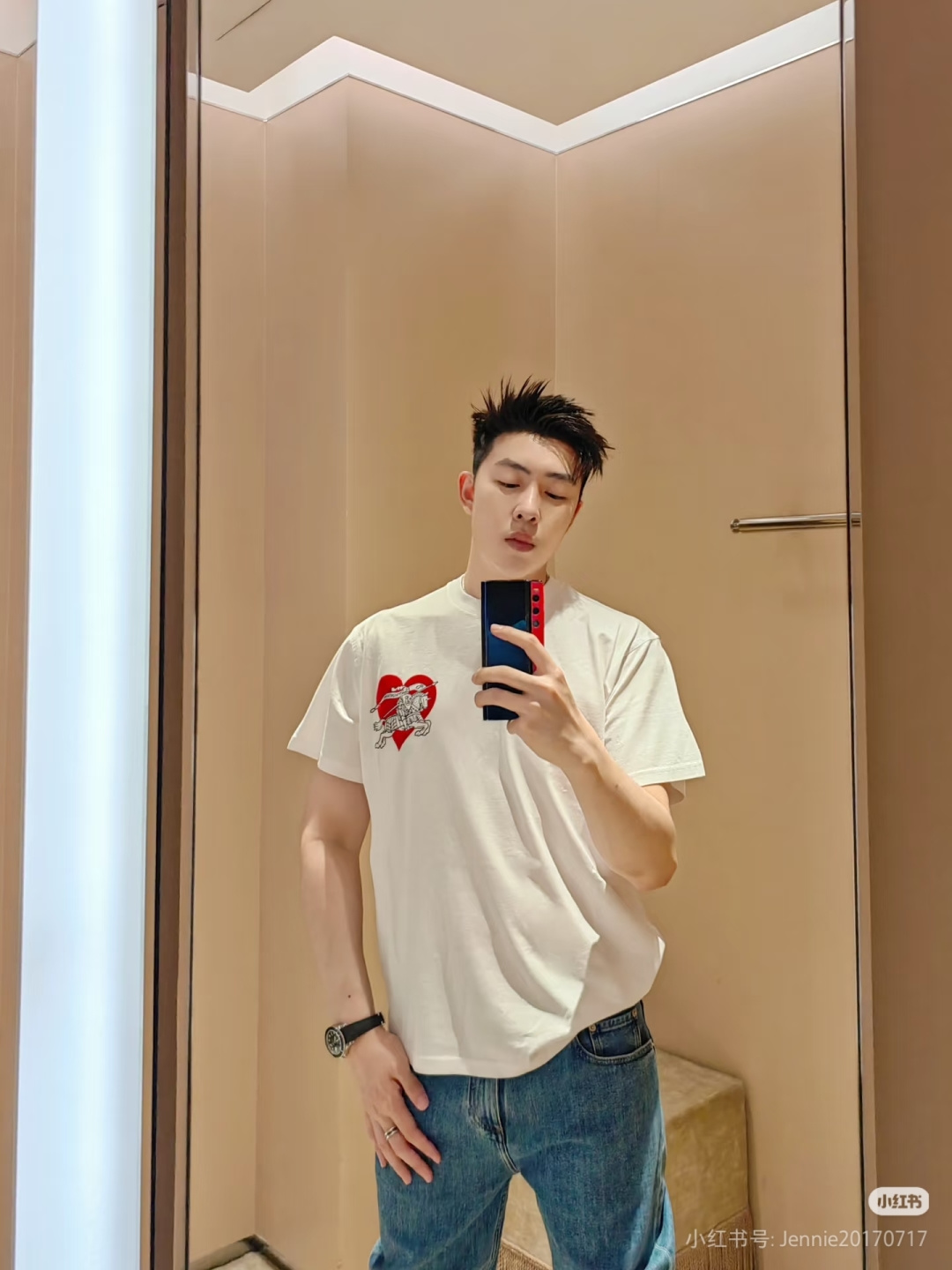 ルイ・ヴィトン 歯ブラシ刺繍人形Tシャツ