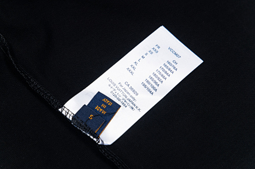 LOUIS VUITTON 花柄プリントの文字模様クルーネックTシャツ