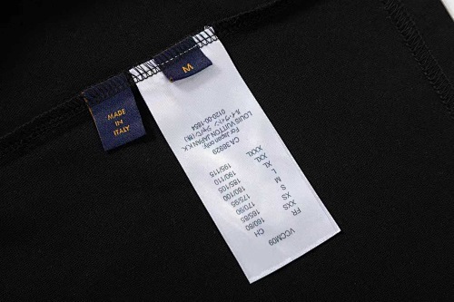 LOUIS VUITTON 新作プリントクルーネックTシャツ