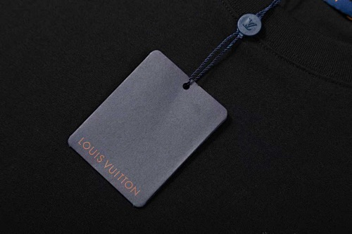 LOUIS VUITTON シンプルなプリントのクルーネックTシャツ